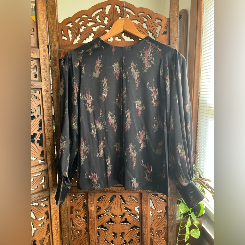 Vince wisteria floral print, 100% silk, long sleeve top